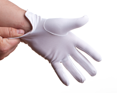 Tightly fit golf glove